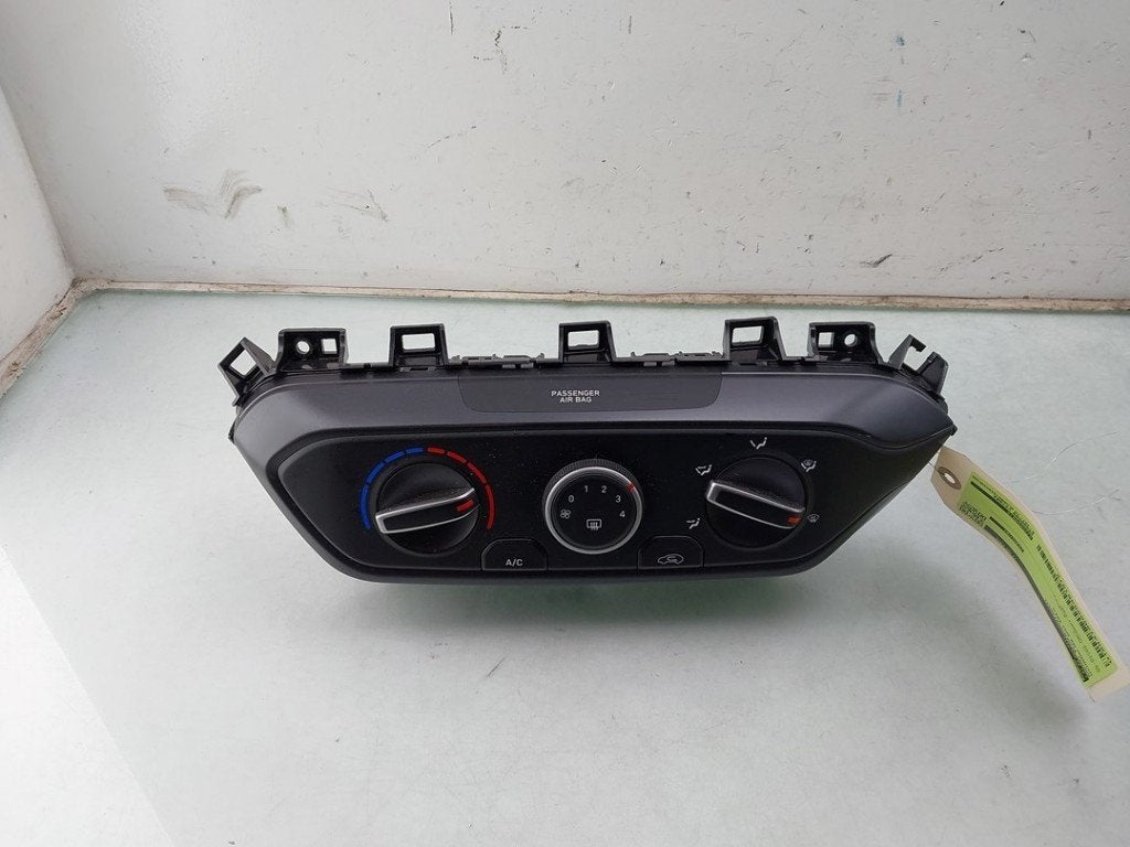 PANNEAU DE COMMANDE CHAUFFAGE CLIMATISATION i20 (BC3), Hyundai Motor Deutschland GmbH, Kaiserleipromenade 5
63067  Offenbach am Main, DE
