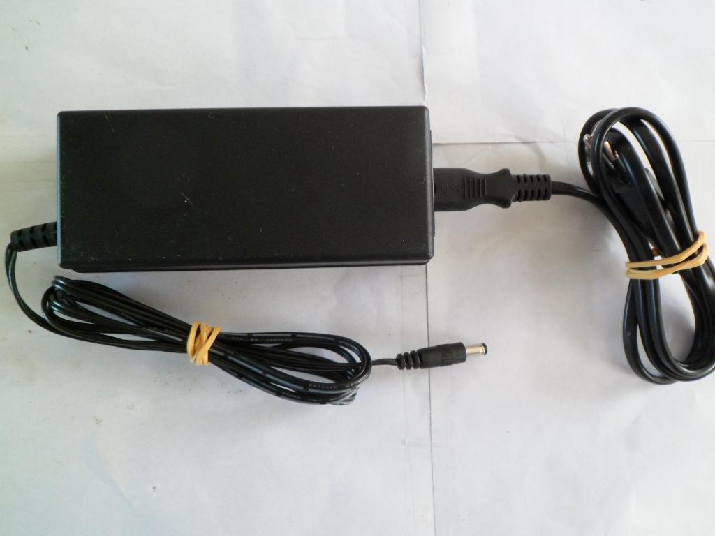 Adaptateur d'alimentation 240VAC à 12VDC, 1,67 Amp ITE, Enlèvement ou Envoi, Comme neuf