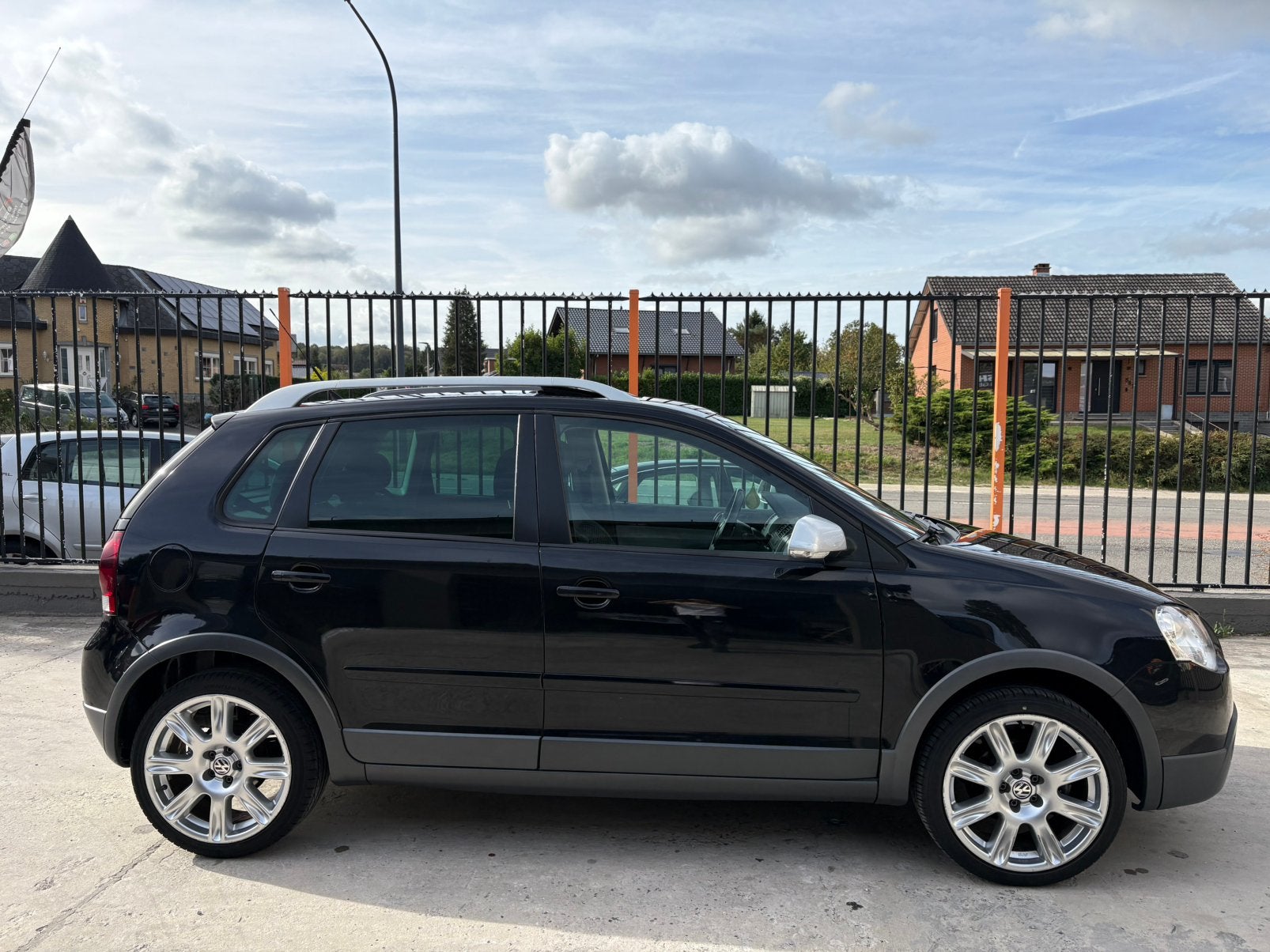 VW POLO ÉDITION CROSS 1.4i ESSENCE 130 000KM CARPASS, Achat, Entreprise, Noir, 5 portes
