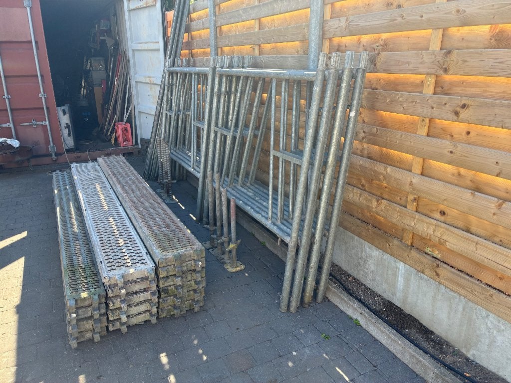 Stelling met stalen vloeren!!, Bricolage & Construction, Enlèvement, Comme neuf, Échafaudage de façade, 5 mètres de hauteur ou plus
