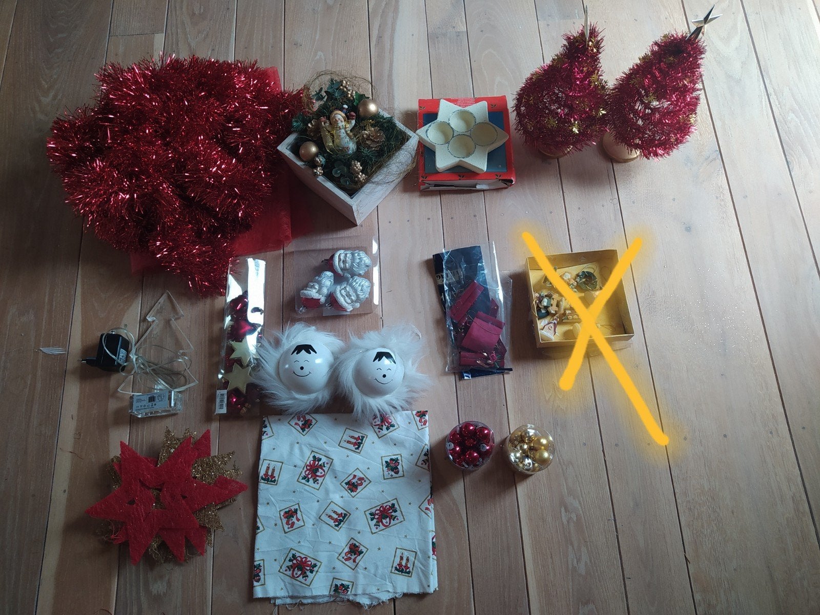 Kerstversiering in prima staat

Zie foto's

En van de tweede, Ophalen of Verzenden