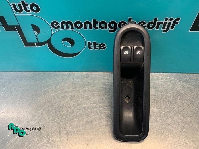 Commutateur vitre électrique d'un Renault Clio (Clio 3 06-), Renault, -, 3 mois de garantie, Utilisé