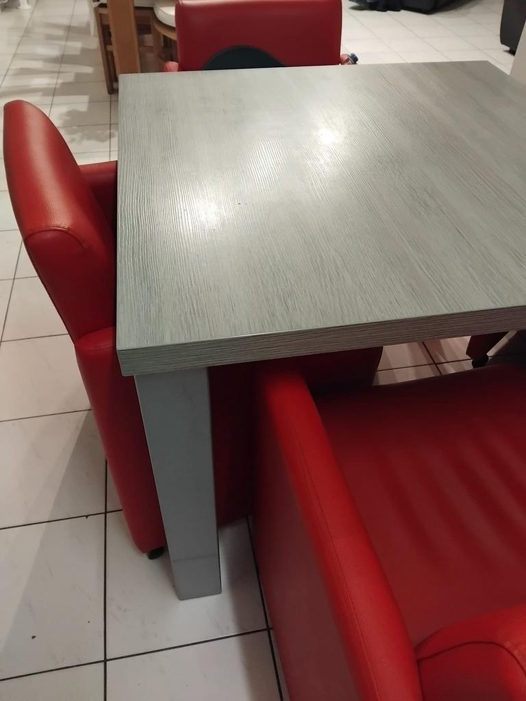 A vendre table 90 x 90 plus 4 fauteuil a roulette, Maison & Meubles, Quatre personnes, 50 à 100 cm, Enlèvement, 50 à 100 cm