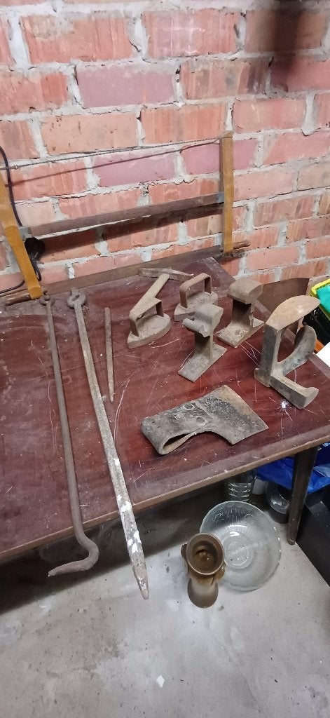 antiek gietijzeren gereedschap, Ophalen