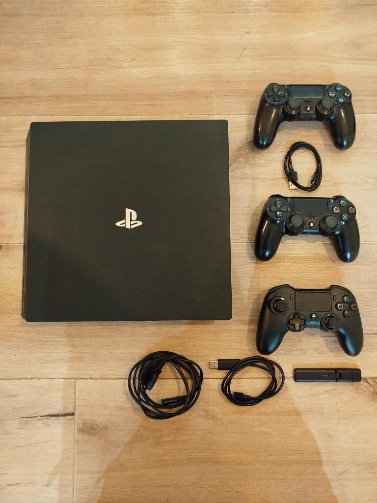 Console PS4 Edition PRO 1To, Comme neuf, Avec 3 manettes ou plus, Enlèvement, 1 TB