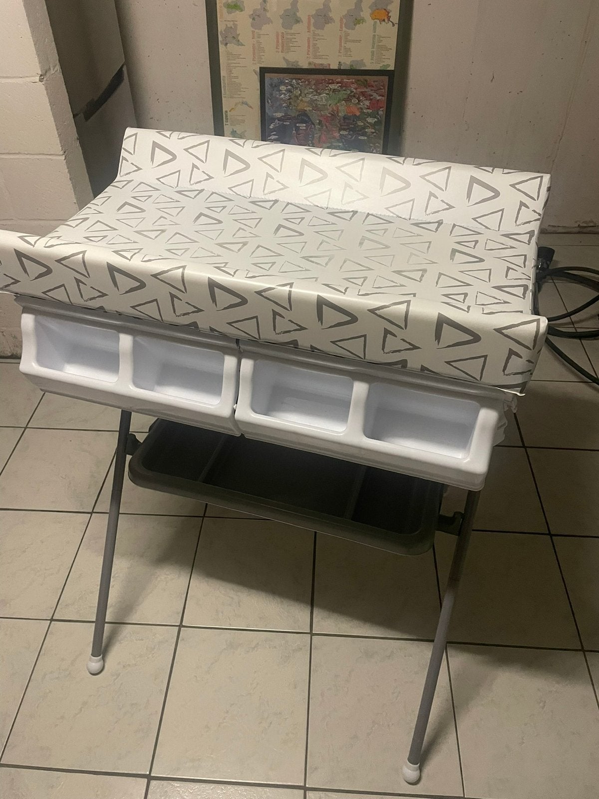 Bad en luiertafel compact opvouwbaar Grey, Kinderen en Baby's, Badjes en Verzorging, Zo goed als nieuw, Aankleedkussen, Overige merken