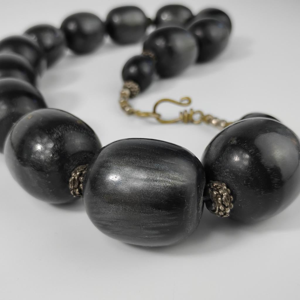 Collier en matière végétale polie 1930, Enlèvement ou Envoi