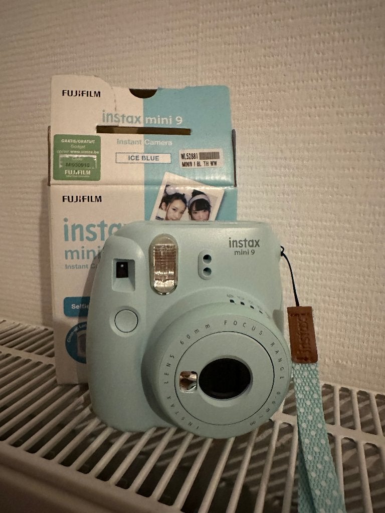 Fujifilm Instax Mini 12 bleu clair instantané – comme neuf, Enlèvement ou Envoi, Moins de 4 fois, Fujifilm, Appareil photo instantané