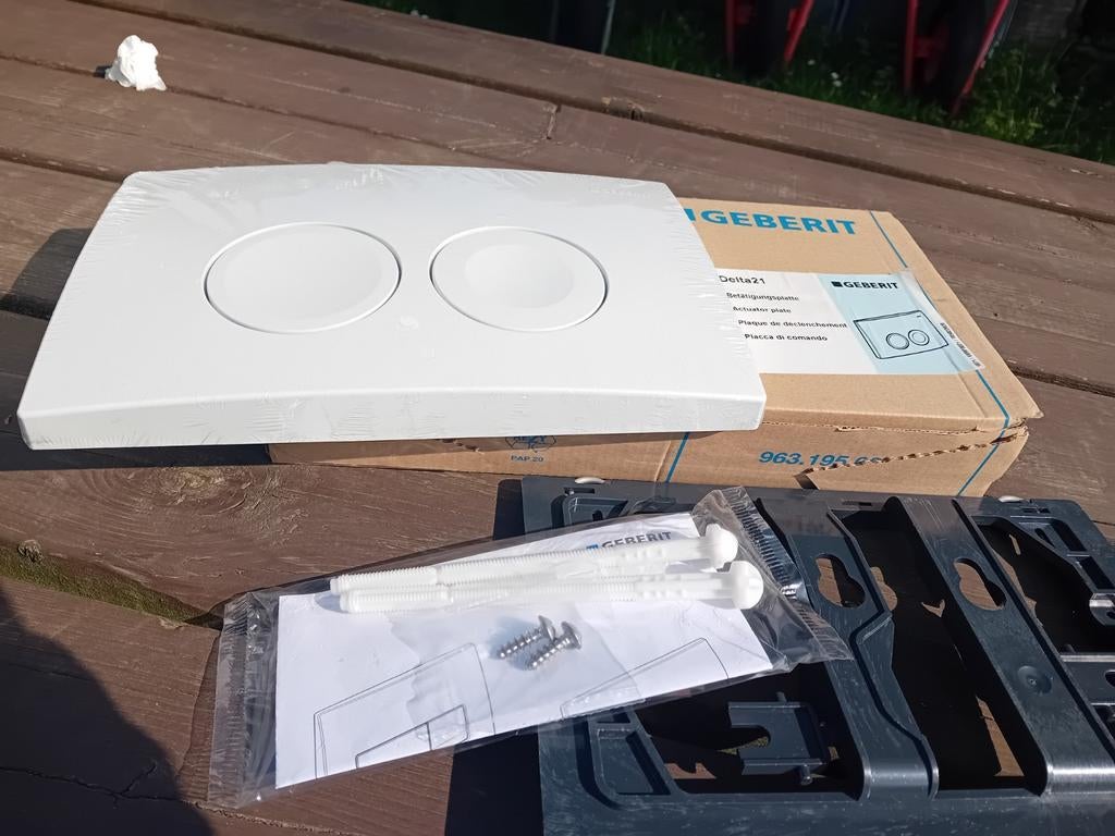 Geberit drukplaat delta 25 wit, Doe-het-zelf en Bouw, Sanitair, Ophalen, Zo goed als nieuw, Overige typen