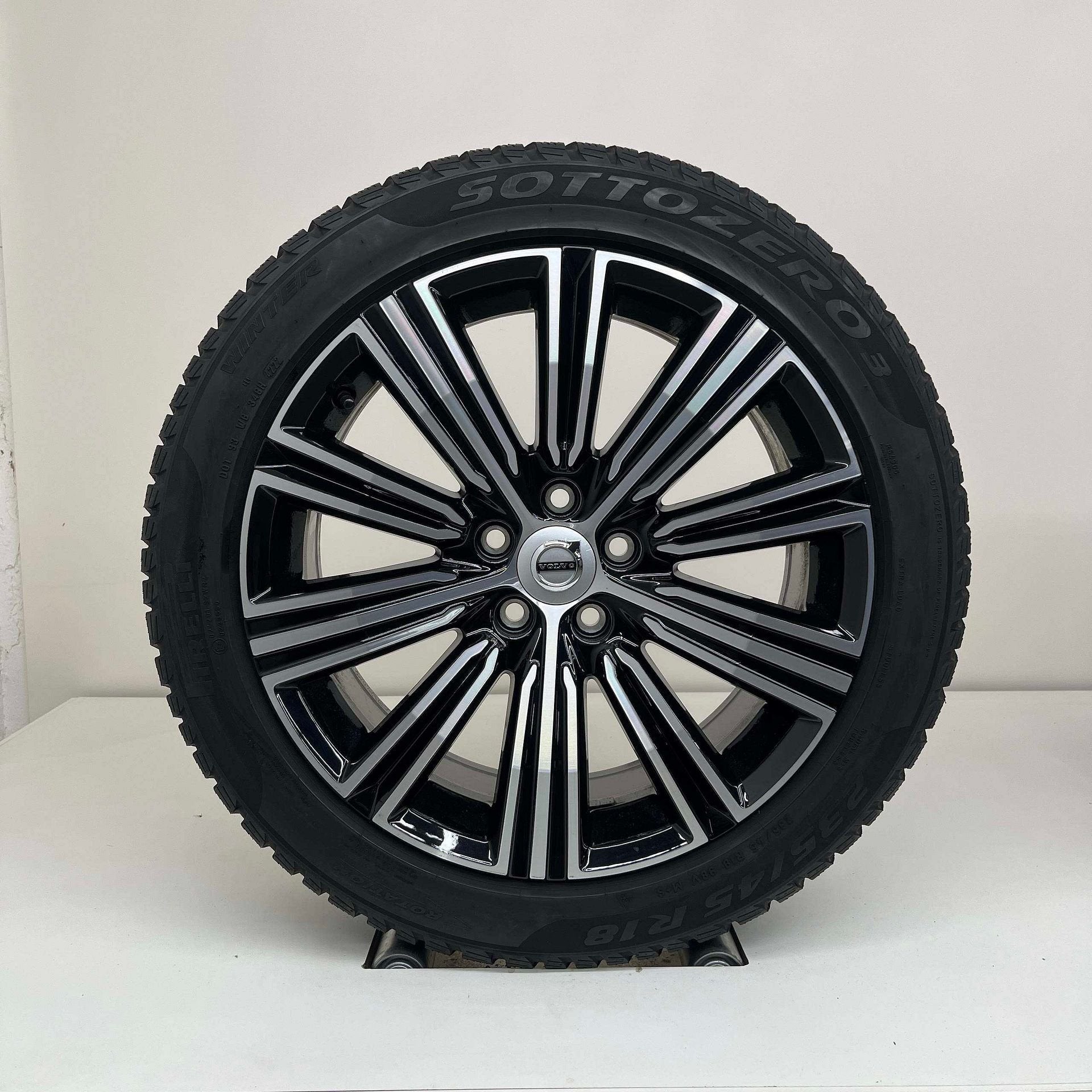 Volvo V60 - 18 Inch - winterbanden, Pneus et Jantes, Pneus hiver, Enlèvement ou Envoi, Véhicule de tourisme