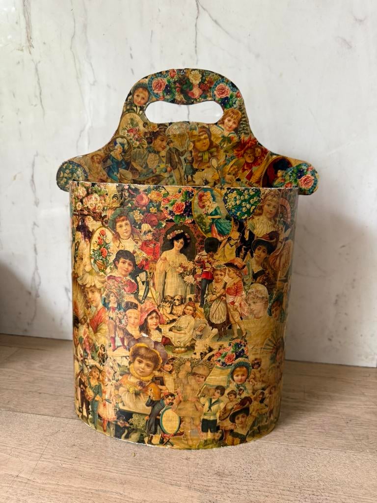Antieke ´decoupage’ mand, Ophalen, Zo goed als nieuw