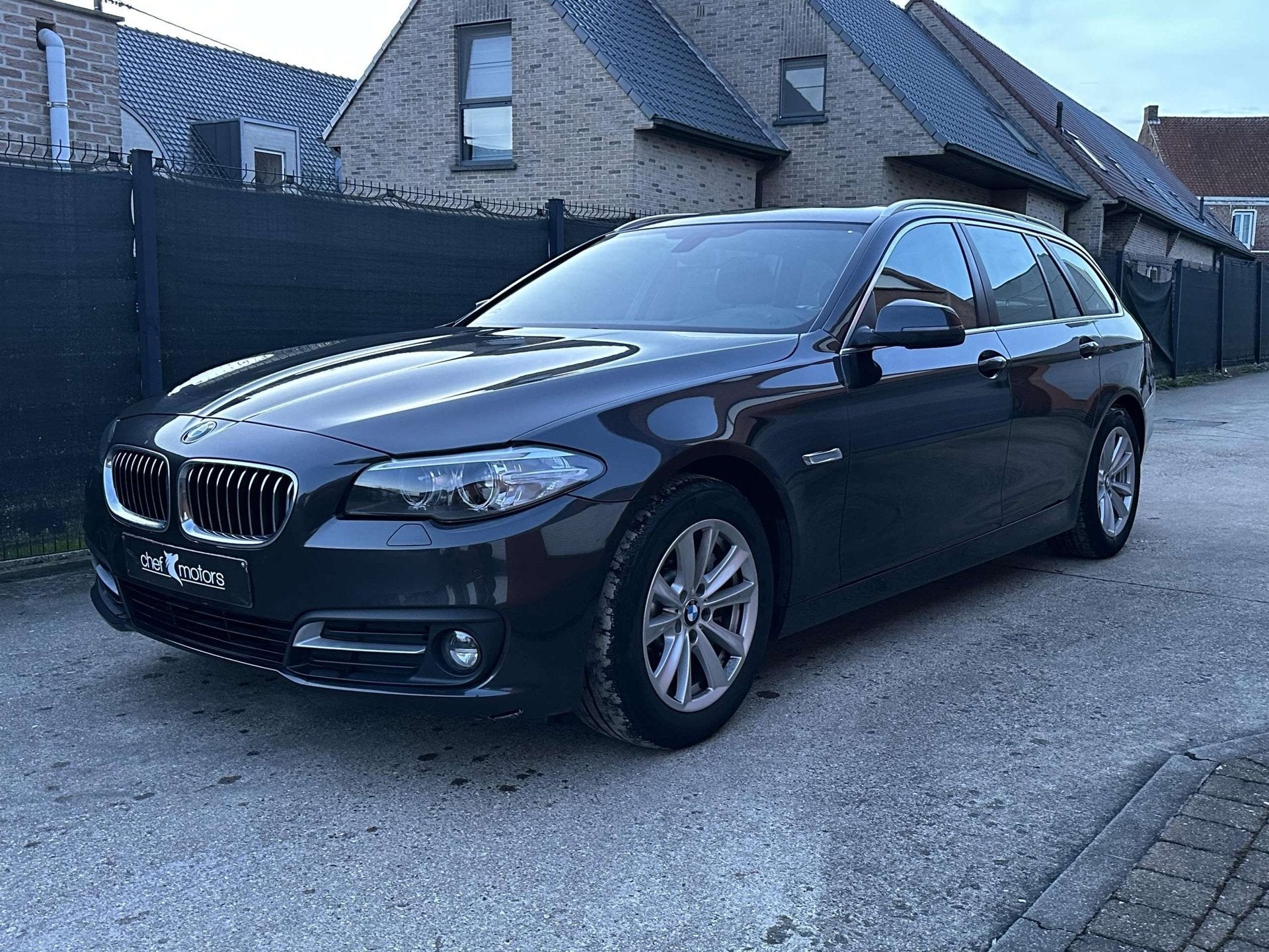 2014 BMW 528I XDRIVE Benzine Automaat|Panodak|OndBoekje, Auto's, Automaat, Gebruikt, 4 cilinders, Bruin