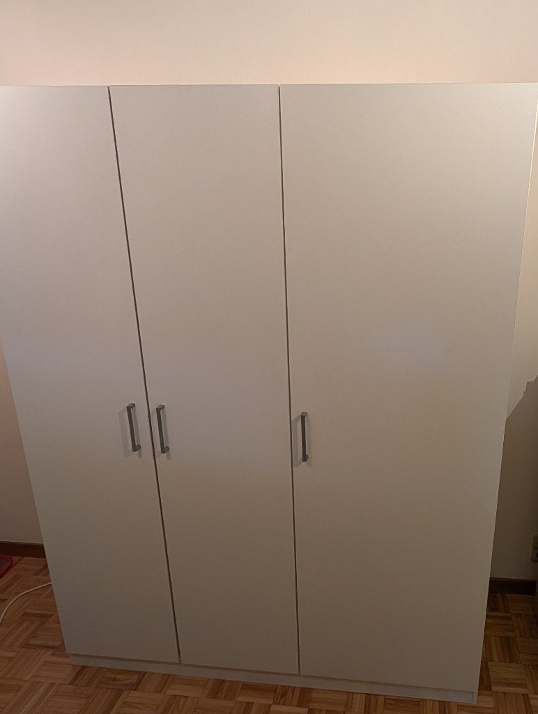 Armoire 3 portes blanche — IKEA (140 x 181 cm), Avec tablette(s), 100 à 150 cm, 50 à 75 cm, 150 à 200 cm