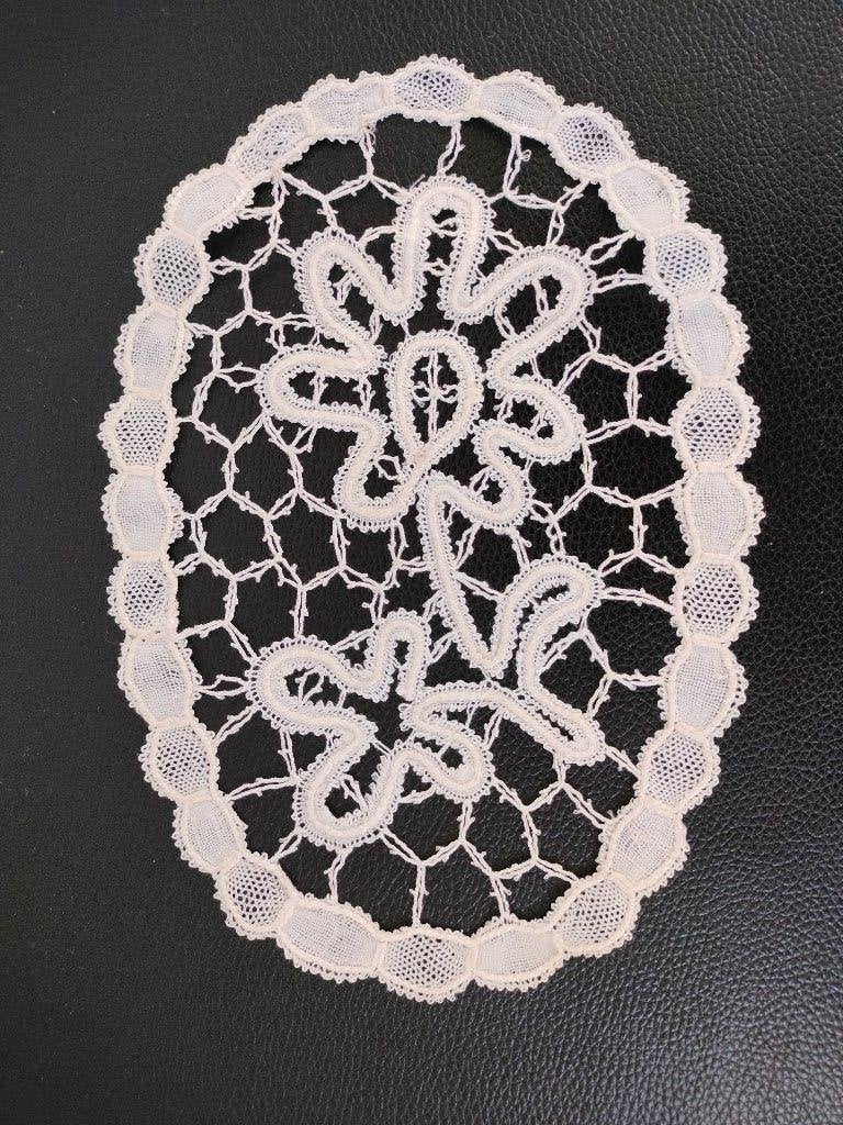 dentelle ancienne avec fleur, Enlèvement ou Envoi