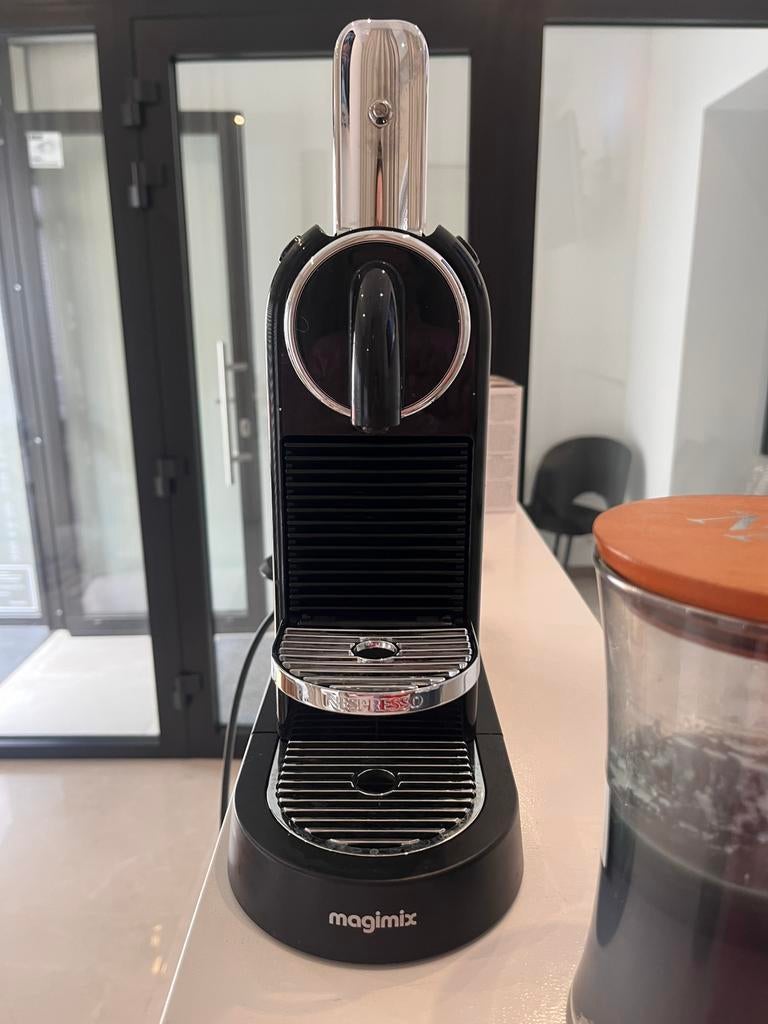 Cafetière Nespresso Magimix, Electroménager, Réservoir d'eau amovible, Dosettes et capsules de café, Comme neuf, Enlèvement