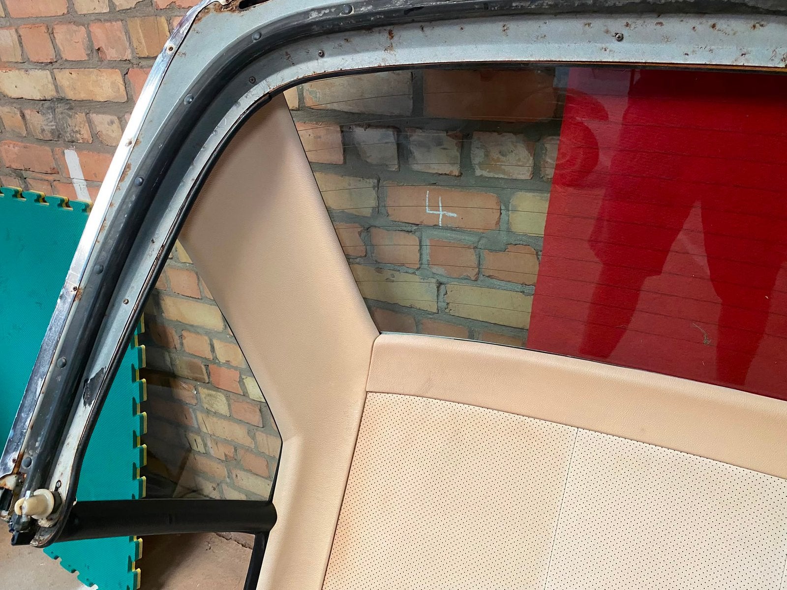 Hardtop Mercedes w107 crèmewit, Ophalen, Gebruikt, Achterklep, Mercedes-Benz