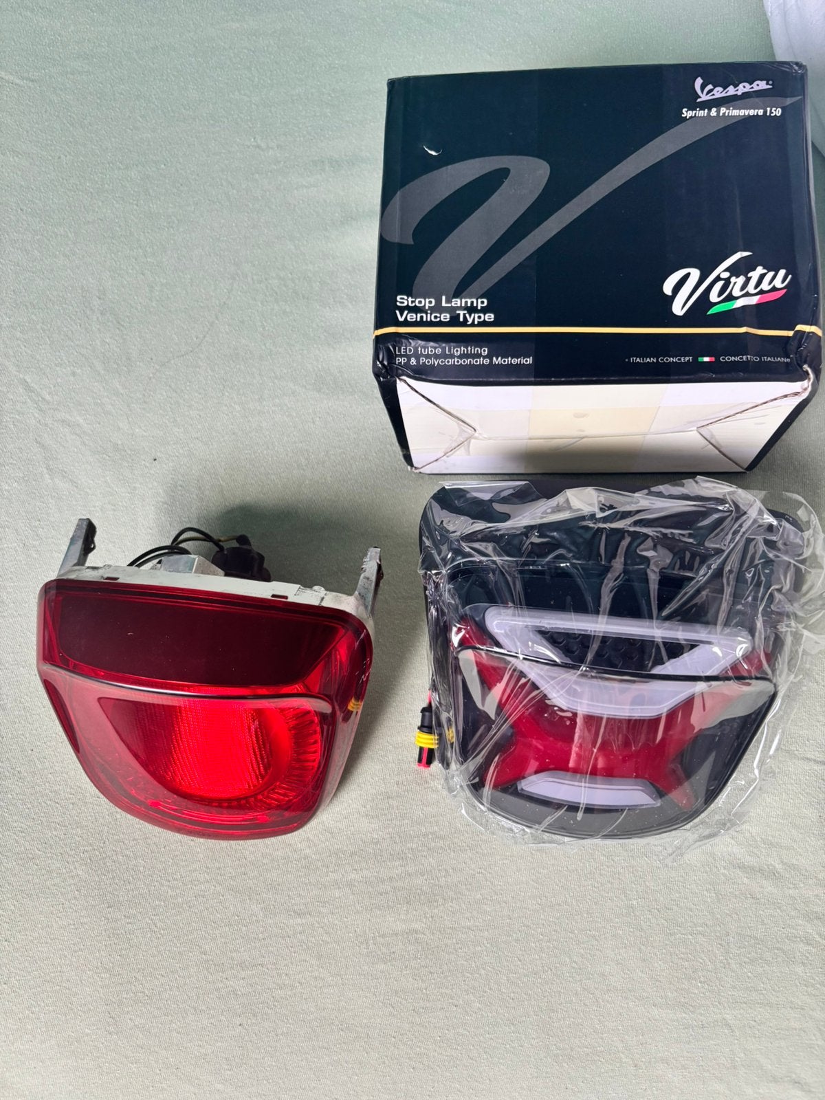 Vespa sprint/primavera Iget Originele+smoke achterlicht, Ophalen of Verzenden, Nieuw zonder kaartje