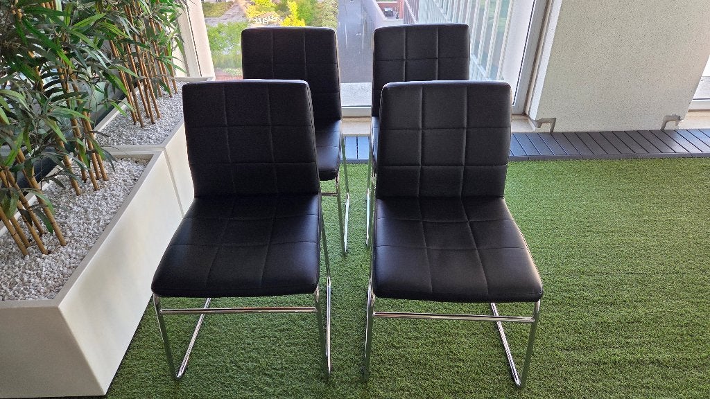 Set van 4 stoelen kunstleder zwart met aluminium frame, Enlèvement, Utilisé, Modern, Cuir