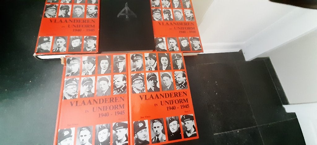 Vlaanderen in uniform 5 delen, Ophalen of Verzenden, Tweede Wereldoorlog, Gelezen, Landmacht