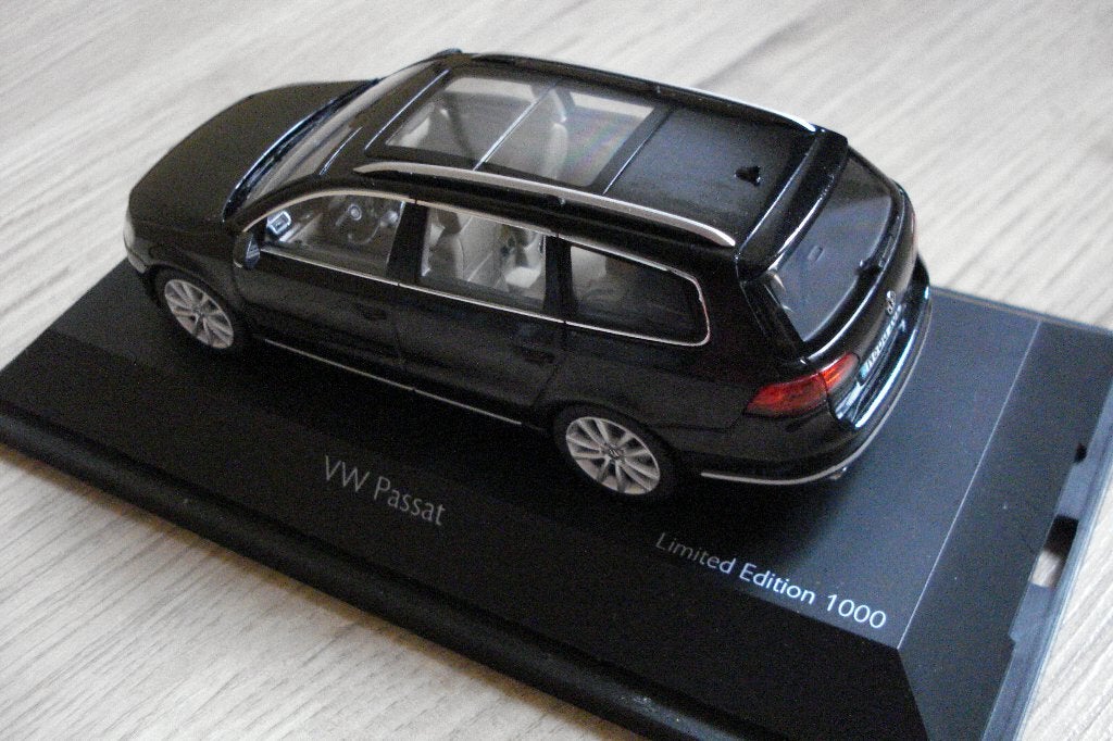 Volkswagen Passat Variant, Deep Black., Hobby en Vrije tijd, Ophalen of Verzenden, Zo goed als nieuw, Auto, Schuco