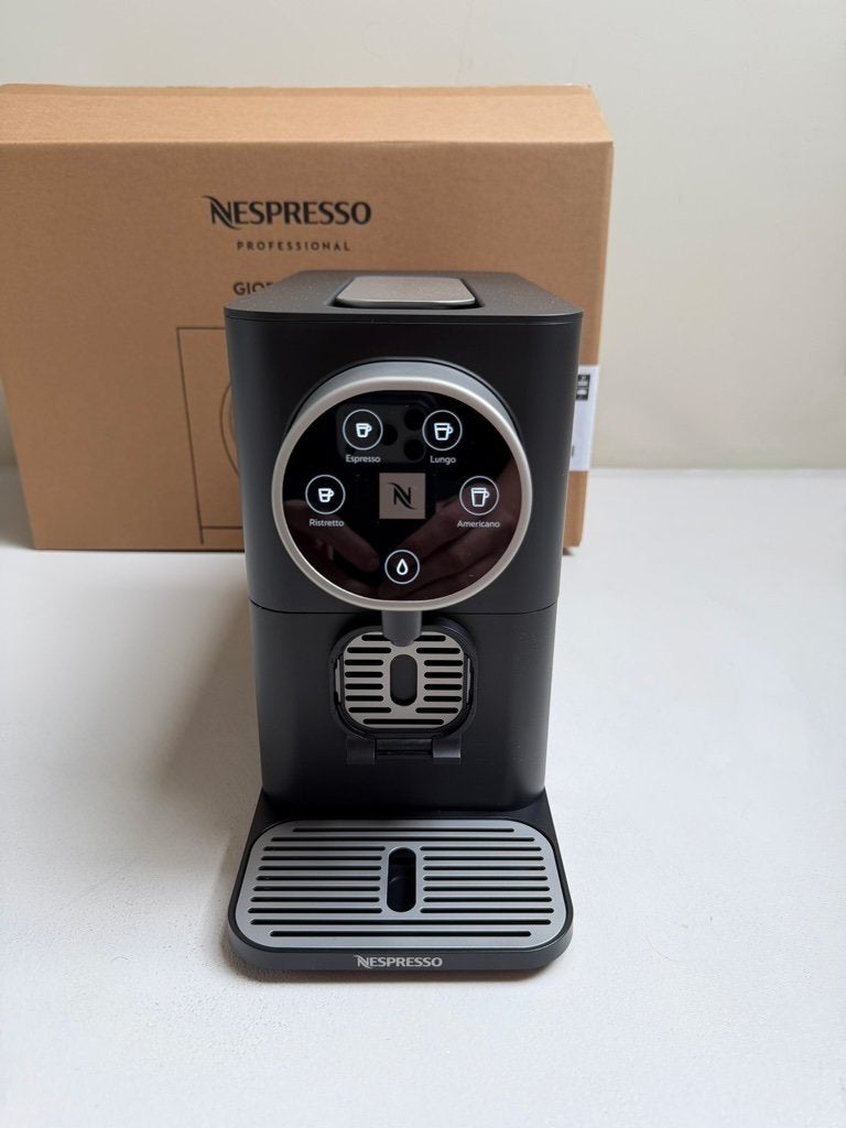 Nespresso Pro Giorno Mini — comme neuf, avec garantie, Machine à espresso, Réservoir d'eau amovible, Enlèvement ou Envoi, Dosettes et capsules de café