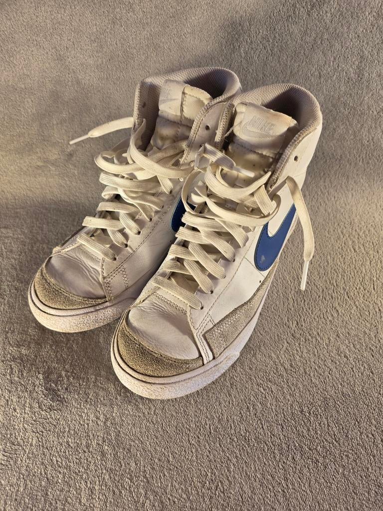 Nike Blazer Mid wit/blauw – maat 38 – gedragen maar netjes, Kleding | Dames, Ophalen of Verzenden, Wit, Sneakers