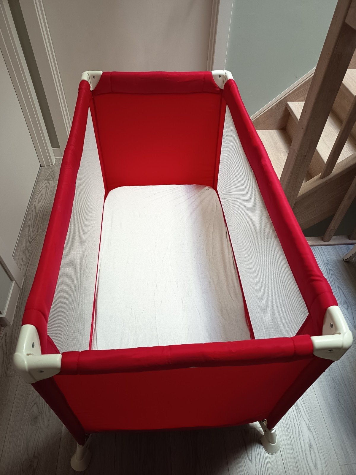 reisbedje met matras en 2 hoeslakens, Enlèvement ou Envoi, Comme neuf, Matelas