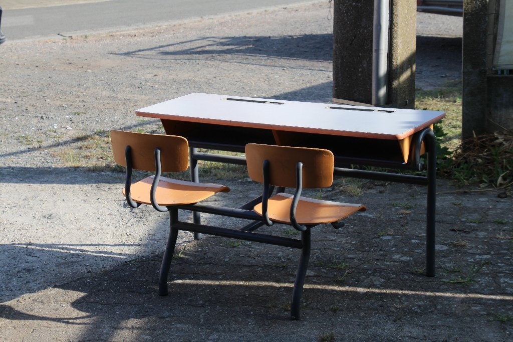 Schoolbank in goede staat GRATIS ////GRATIS ////, Huis en Inrichting, Bureaus, Ophalen, Opbergruimte, Gebruikt, 110 cm