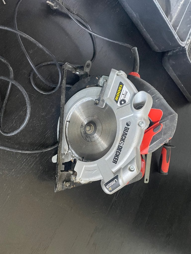 Scie circulaire portative Black and Decker, Bricolage & Construction, Enlèvement