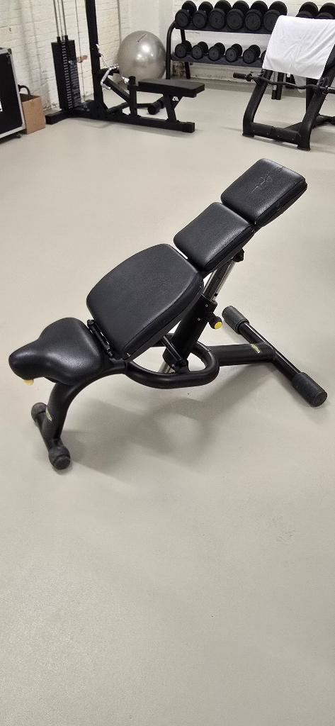 Technogym Verstelbare Bench, Sport en Fitness, Fitnessmaterialen, Ophalen, Gebruikt, Fitnessbank