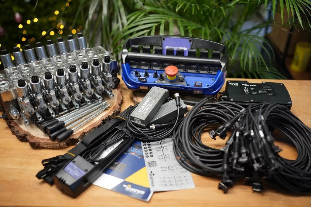 Valve Walvoil DPX100 avec Scanreco G2B Maxi à 8 pads, Articles professionnels, Envoi