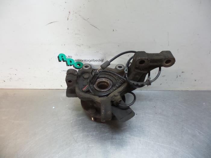 Fusee rechts-voor van een Nissan NV200, Gebruikt, -, -, Ophalen of Verzenden