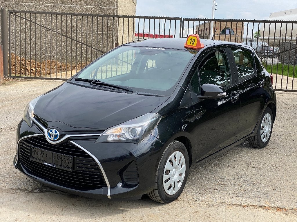 Toyota Yaris 1,5 Hybrid e-CVT Comfort, Auto's, Toyota, Dealer onderhouden, Stof, 4 cilinders, Zwart