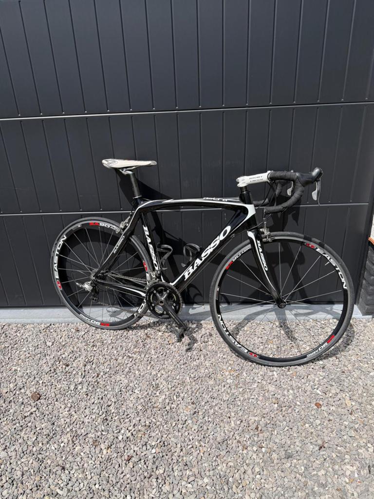 Zwarte Koersfiets in carbon, Fietsen en Brommers, Ophalen, Zo goed als nieuw