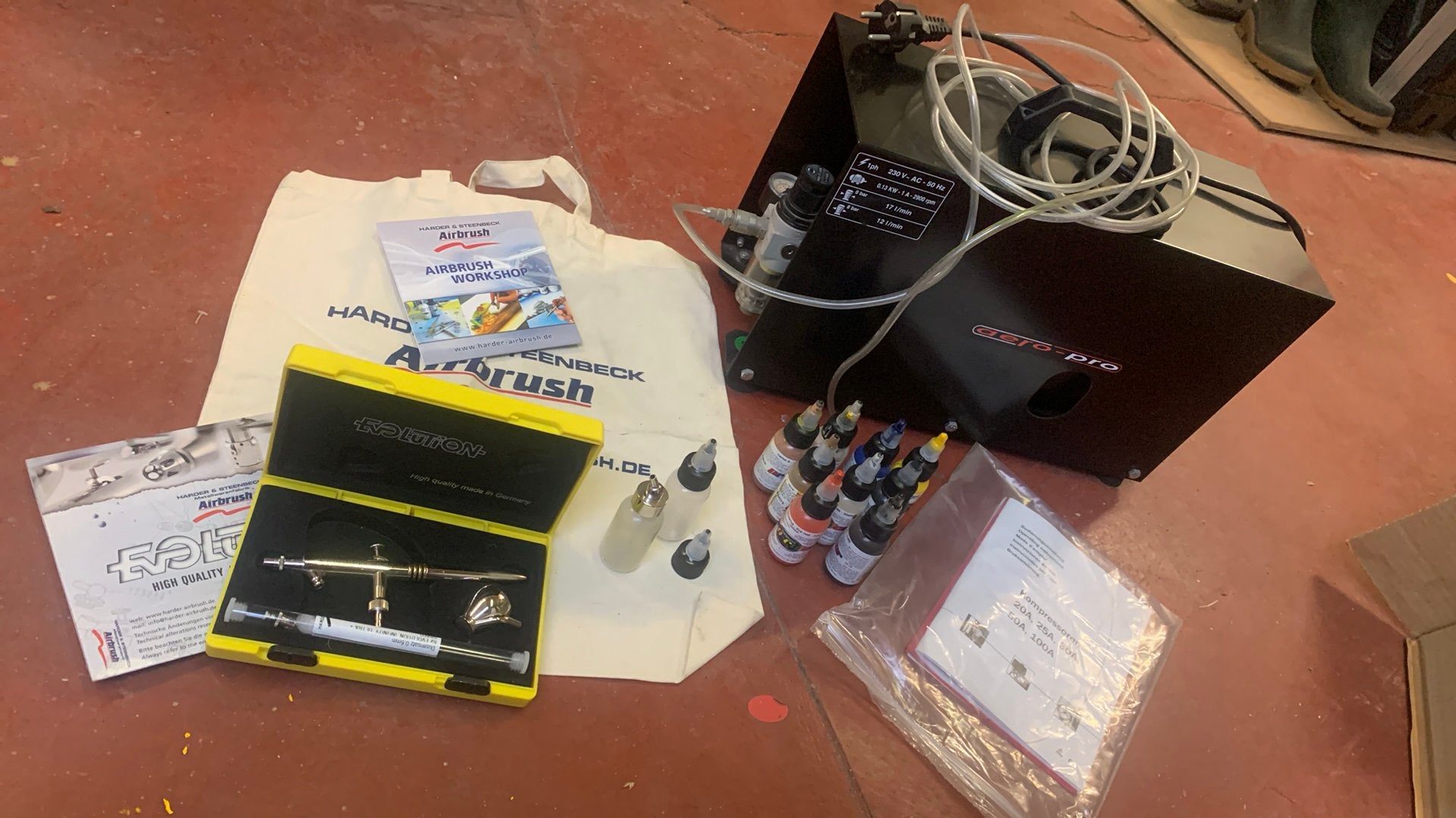 Airbrush Aero-pro met toebehoren, Ophalen, Zo goed als nieuw
