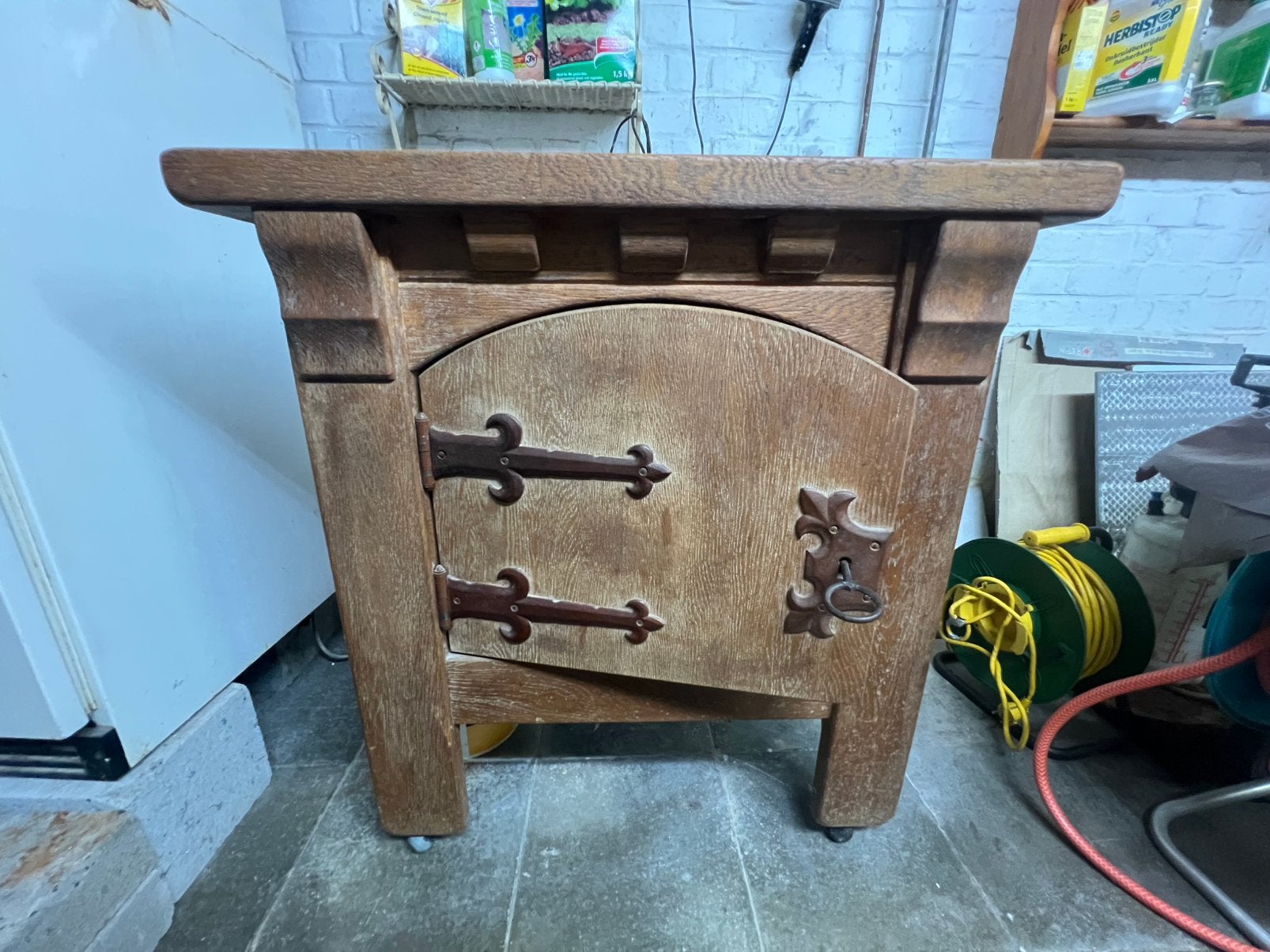 Meuble TV vintage en bois sur roulettes, Enlèvement, Comme neuf, Bois