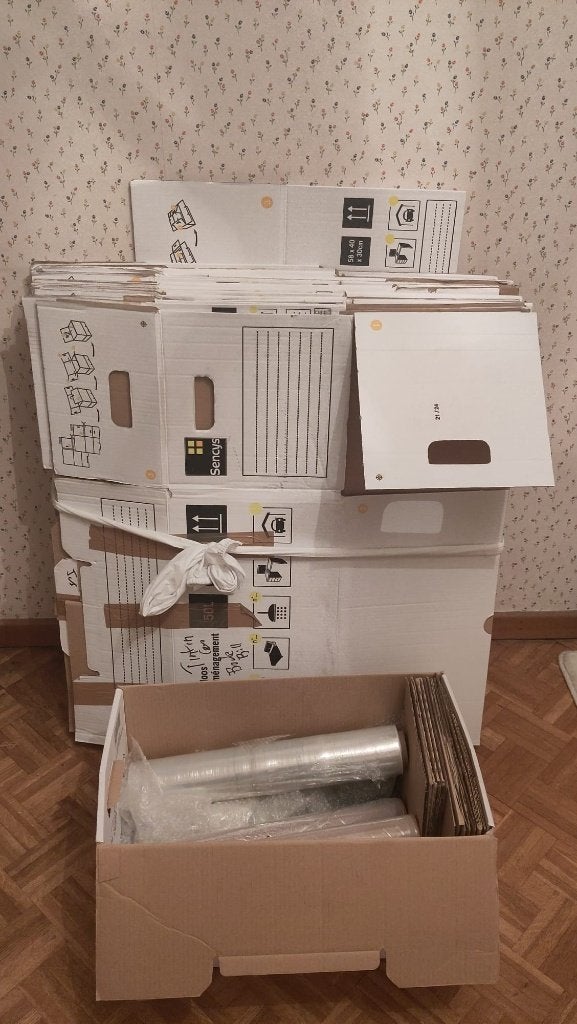A donner : kit de déménagement, Divers, Papeterie, Enlèvement, Utilisé
