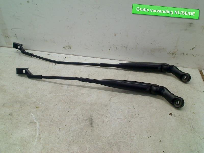 RUITENWISSERARM VOOR set Fiat 500 (312) (01-2007/12-2012), FCA Germany GmbH, Gebruikt, IPC D1-09 Bahnhofsplatz
65423  Rüsselsheim am Main, DE