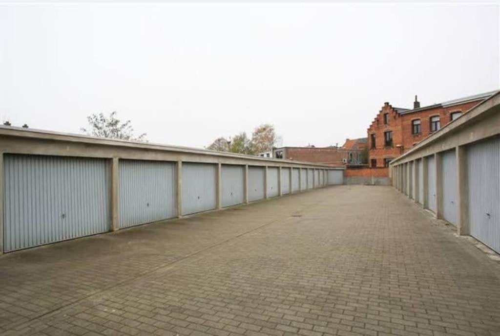 Afgesloten Garagebox te huur - Guido Gezellelaan Mortsel, Immo, Antwerpen (stad)