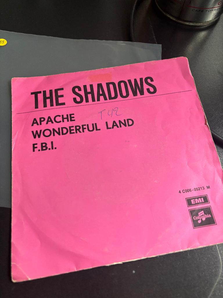 Single - the shadows - Apache, Wonderful land, FBI, Ophalen, Gebruikt, 7 inch, Single