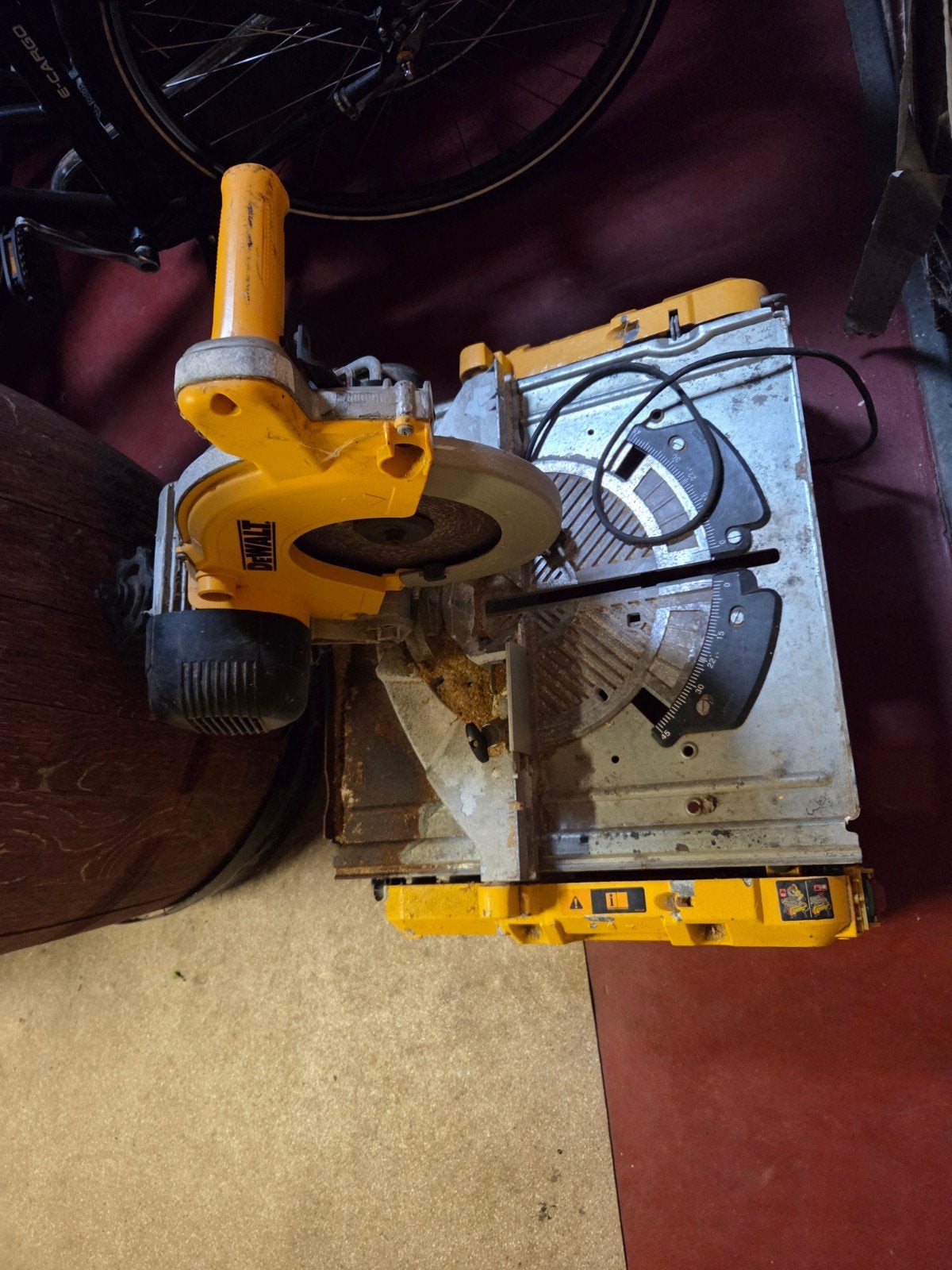 Dewalt afkortzaag/tafelzaag, Articles professionnels, Machines & Construction | Industrie & Technologie, Enlèvement