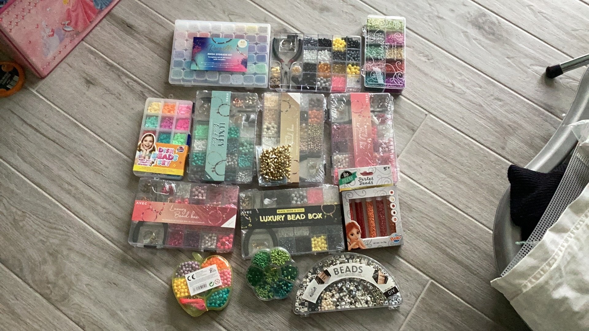 Parels voor armbandjes te maken , super veel samen 20, Hobby en Vrije tijd, Ophalen, Nieuw