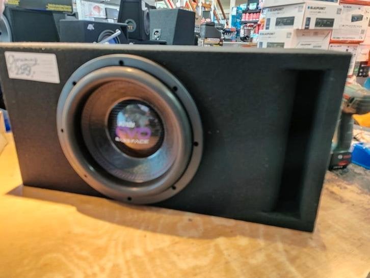 Dikke bassface 2500watt SPL woofer in kist 42L