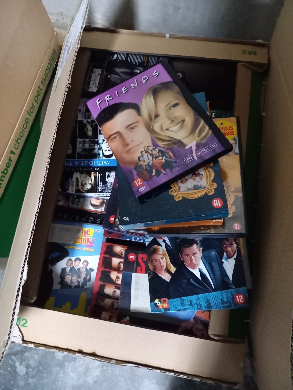 ik heb 5 bananen dozen DVD ongeveer 700 stuks  samen te koop, Ophalen