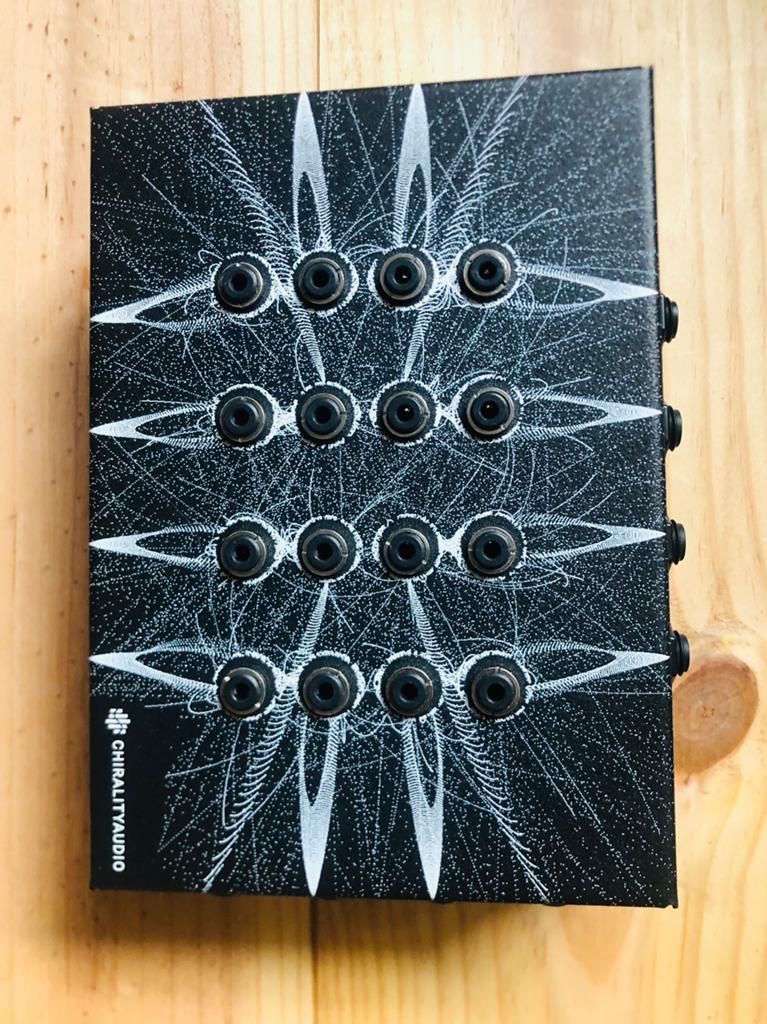 Passieve stereopatch bay CHIRALITY AUDIO MESH — ZELDZAAM!, Muziek en Instrumenten, Instrumenten | Toebehoren, Ophalen of Verzenden