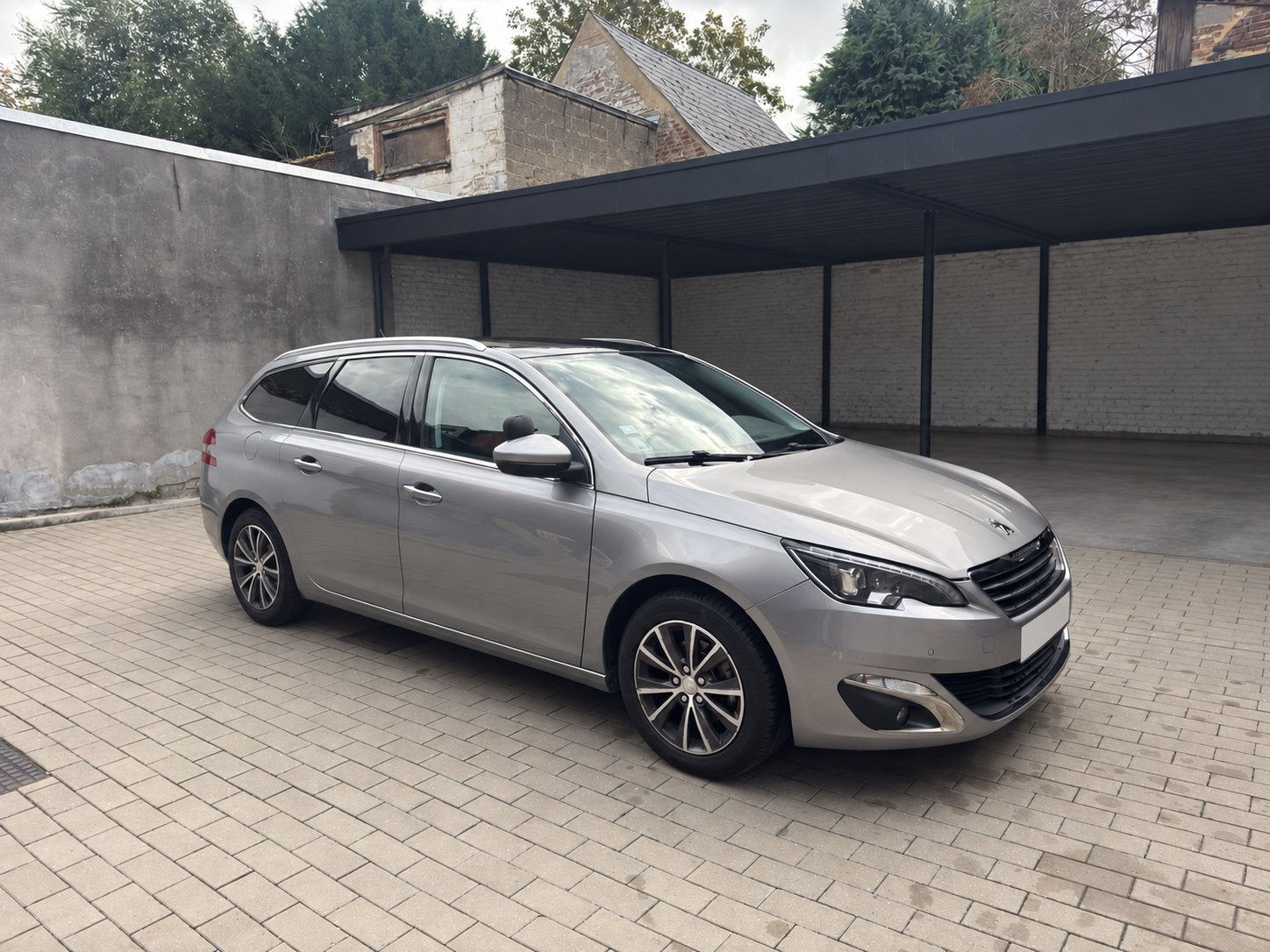 Peugeot 308SW Allure 1.2 130ch EntièrementLED - Panorama2016, Autos, 1190 kg, Argent ou Gris, Achat, Euro 6