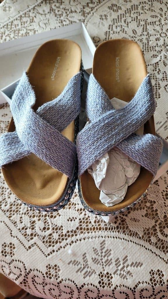 claquettes dame pointure 41 neuves, Neuf, Ideal shoes, Enlèvement ou Envoi, Autres couleurs