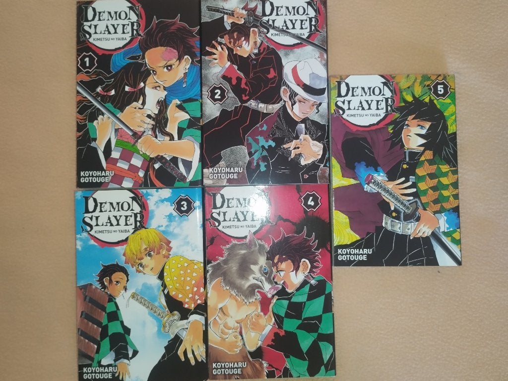 Lot Mangas Demon Slayer 1 à 5 (État Neuf), Livres, Série complète ou Série, Enlèvement, Neuf