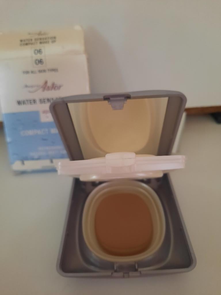 nieuw compact make up doosje met spiegel enz..., Handtassen en Accessoires, Uiterlijk | Cosmetica en Make-up, Ophalen of Verzenden