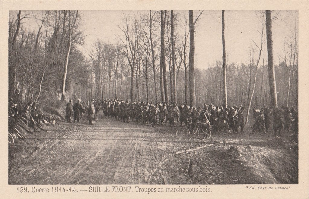 MILITAIR -  Oorlog 1914-15  Aan het Front - Troepen door bos, Verzamelen, Ophalen of Verzenden, Ongelopen, Overige thema's